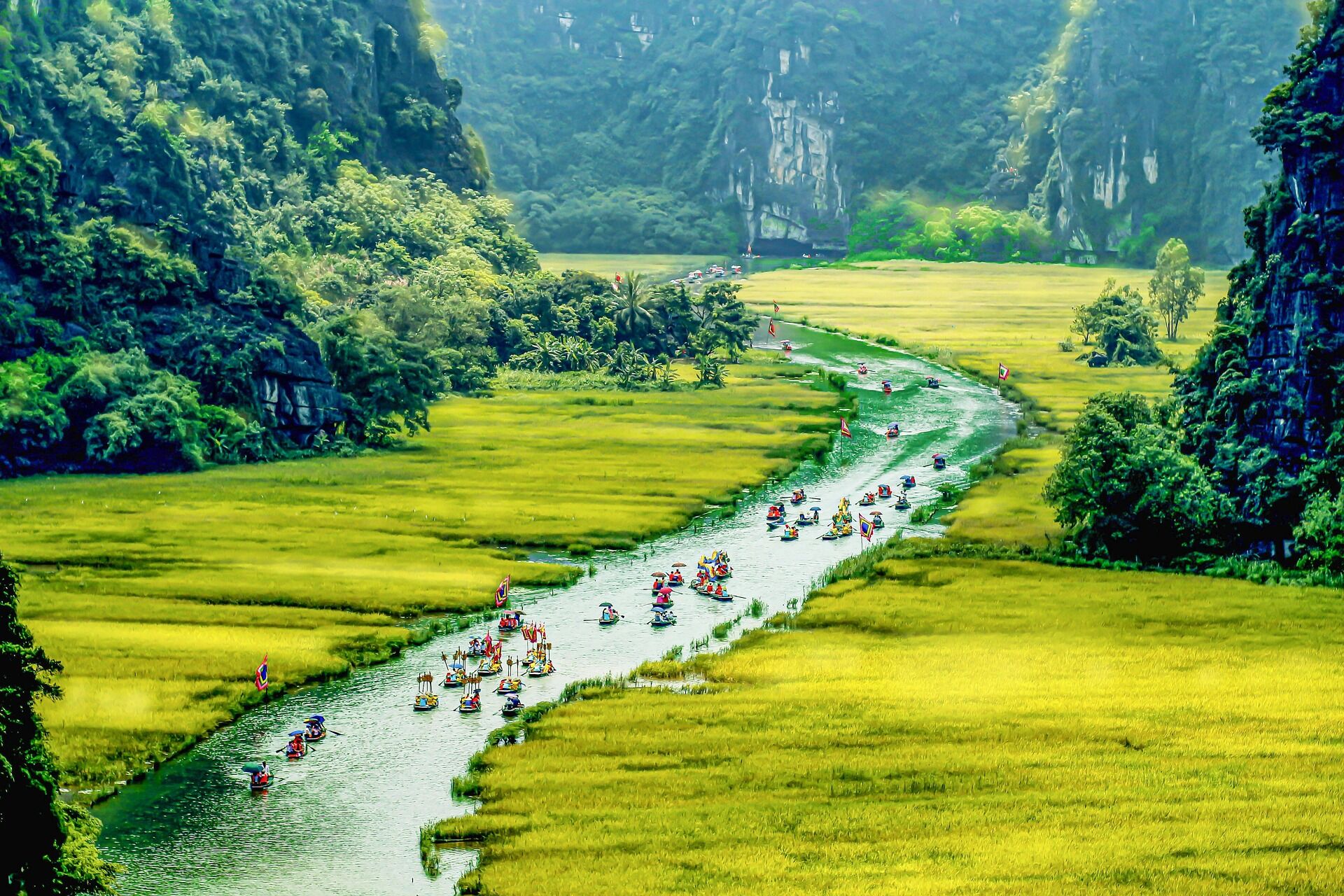 Begin your group activity day with Ninh Binh’s tranquil ambiance
